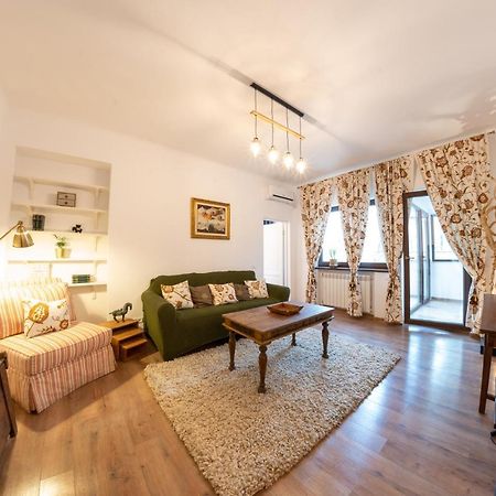 Theatre Rooftop Apartment With Patio Bukareszt Zewnętrze zdjęcie