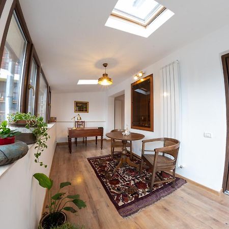 Theatre Rooftop Apartment With Patio Bukareszt Zewnętrze zdjęcie