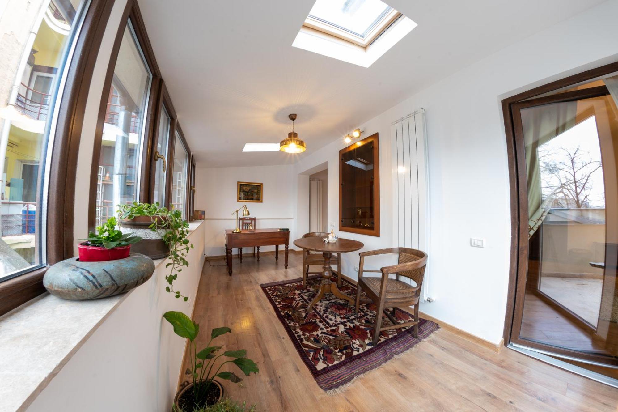 Theatre Rooftop Apartment With Patio Bukareszt Zewnętrze zdjęcie
